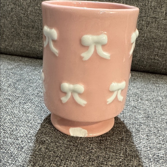 ❗️CLERANCE❗️CHANEL Pink Brush Holder with White Bows - Picture 4 of 4